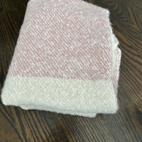 Gentle Fawn Huntington women’s scarf - Picture 3 of 6